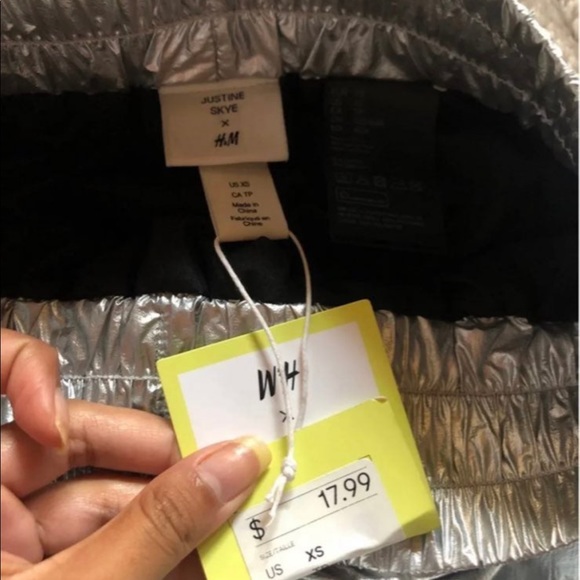 NWT silver H&M Miniskirt - XS - Picture 2 of 5